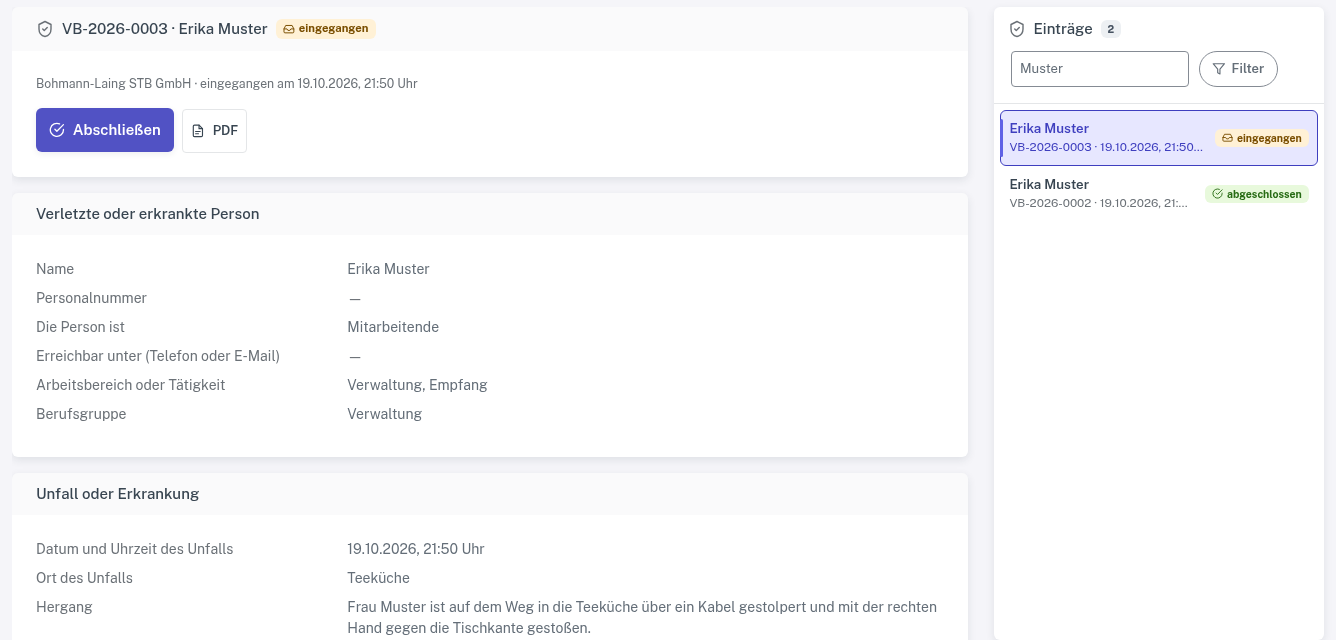 Akte VB-2026-0003 der Musterperson Erika Muster, Status „eingegangen“, mit den Schaltflächen „Abschließen“ und „PDF“, den Abschnitten „Verletzte oder erkrankte Person“ und „Unfall oder Erkrankung“ mit Datum, Ort Teeküche und Hergang. Rechts die Liste der Einträge mit Suche und Filter.